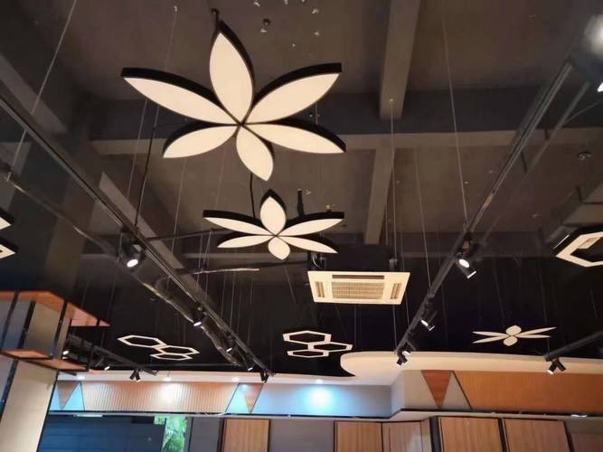 超市照明灯与办公灯定制 专业照明灯具厂如何赋能商业与办公空间